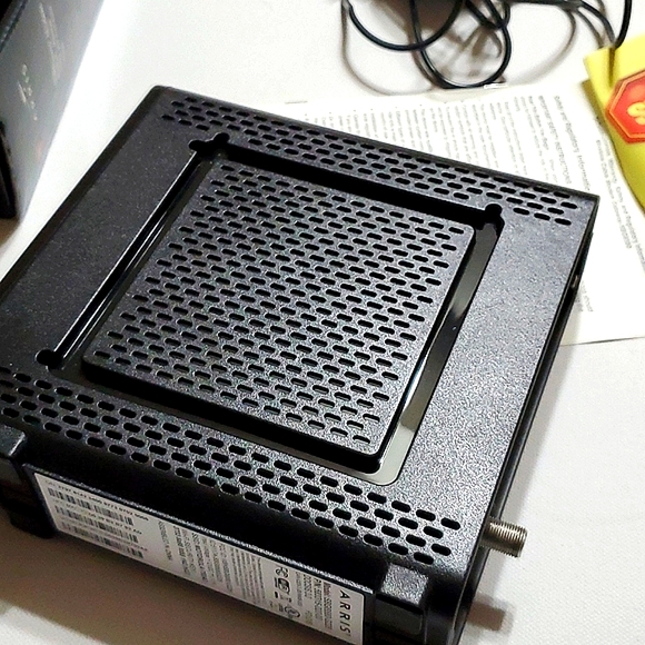 Motorola ARRIS SURFbrard  Modem & WiFi Router N300 300 Dual Band SBF6580 - Picture 9 of 11